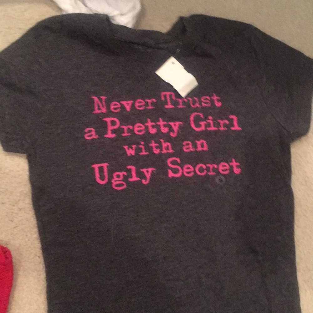 Pretty little lairs tee